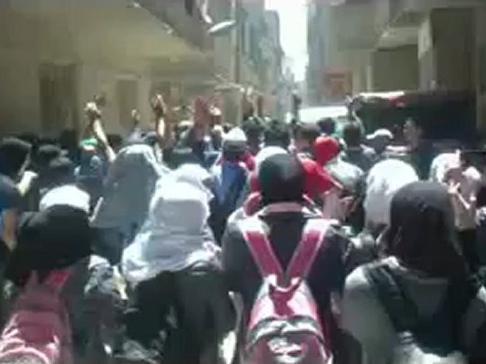 فري برس ريف دمشق مظاهرة لطلبة الجولان المباع  في السيدة زينب 25 4 2012ج2 Damascus