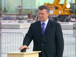 Ucrania construye un nuevo sarcófago sobre la central...