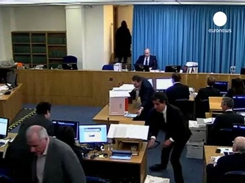 Scandale des écoutes : Murdoch affirme n'avoir appris...