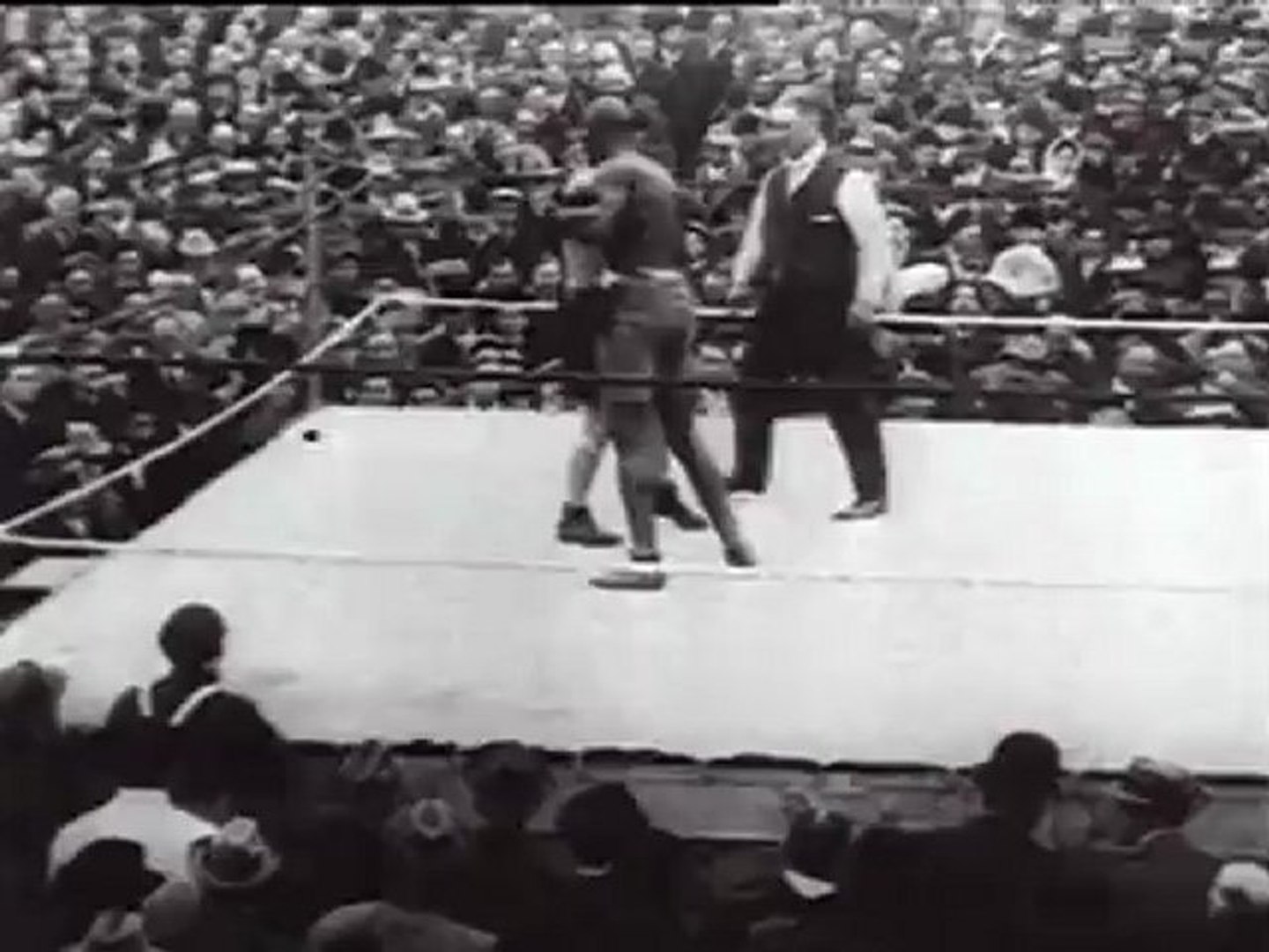 ⁣Jack Johnson vs Stanley Ketchel 1909-10-16