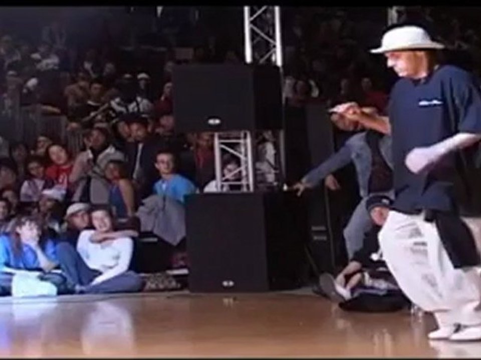 Popping dance battles, quarter-finals : A.K.A. Kin & Popkun vs. Poppin'Hood & Chris