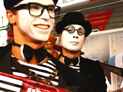 Jazz-band and street orchestra Tochki nad Yo (Moscow, Russia)