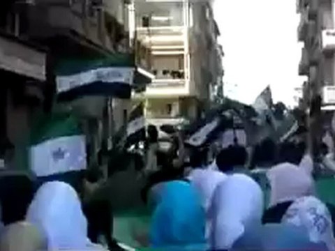 فري برس حمص الانشاءات الملعب مظاهرة احرار وحرائر رااائعة يلا انقلع يلا انقلع 26 4 2012 Homs