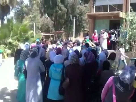 فري برس درعا مظاهرة كلية التربية والعلوم بدرعا 26 4 2012 Daraa