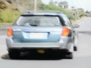 UFO .Alien Creature .sous une voiture.2012.(fake?)