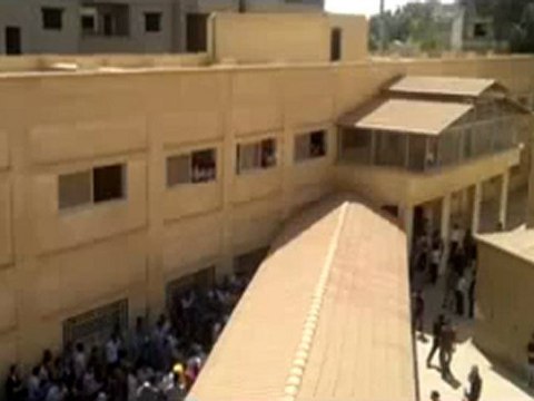 فري برس مظاهرة كلية الهندسة البتروكيميائية ديرالزور 26 4 2012 DeerALzoor