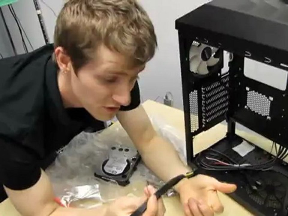 Zalman Z11 Plus Computer Case Unboxing & First Look Linus Tech Tips