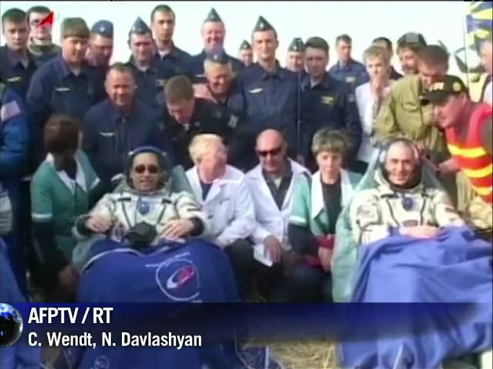 Astronautas retornam à Terra