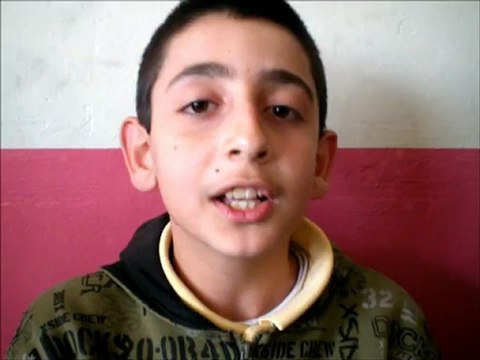 ÖMER ŞARKI SÖYLÜYOR