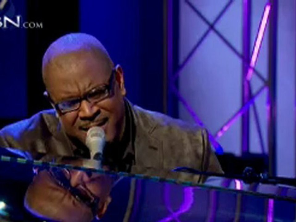 Kevin Levar sings “A Heart that Forgives.” - CBN.com