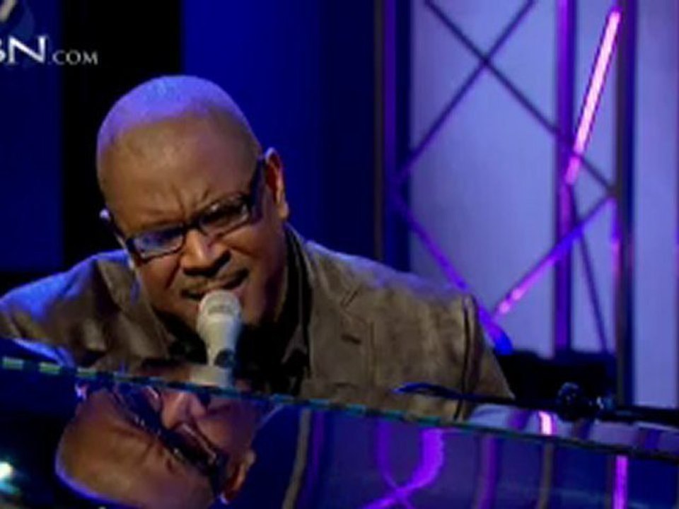 Kevin Levar sings “A Heart that Forgives.” - CBN.com