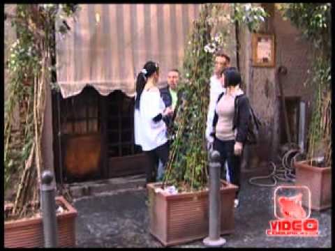 Napoli - Incendiata la pizzeria Sorbillo indaga la polizia (live 27.04.12)