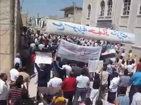 فري برس حماة المحتلة جنوب الملعب 27 4 2012 Hama