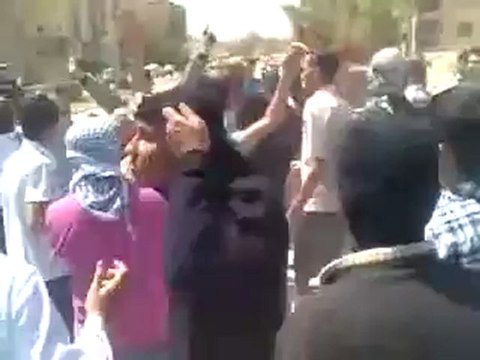 فري برس حلب مظاهرة بمساكن هنانو من جامع عثمان بن عفان جمعه اتى نصر الله فلا تستعجلوه27 4 2012 Aleppo