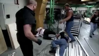 WWE-Universal.Fr - Mankind VS  Big Show ( Boiler Room Brawl )