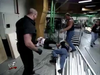 WWE-Universal.Fr - Mankind VS  Big Show ( Boiler Room Brawl )