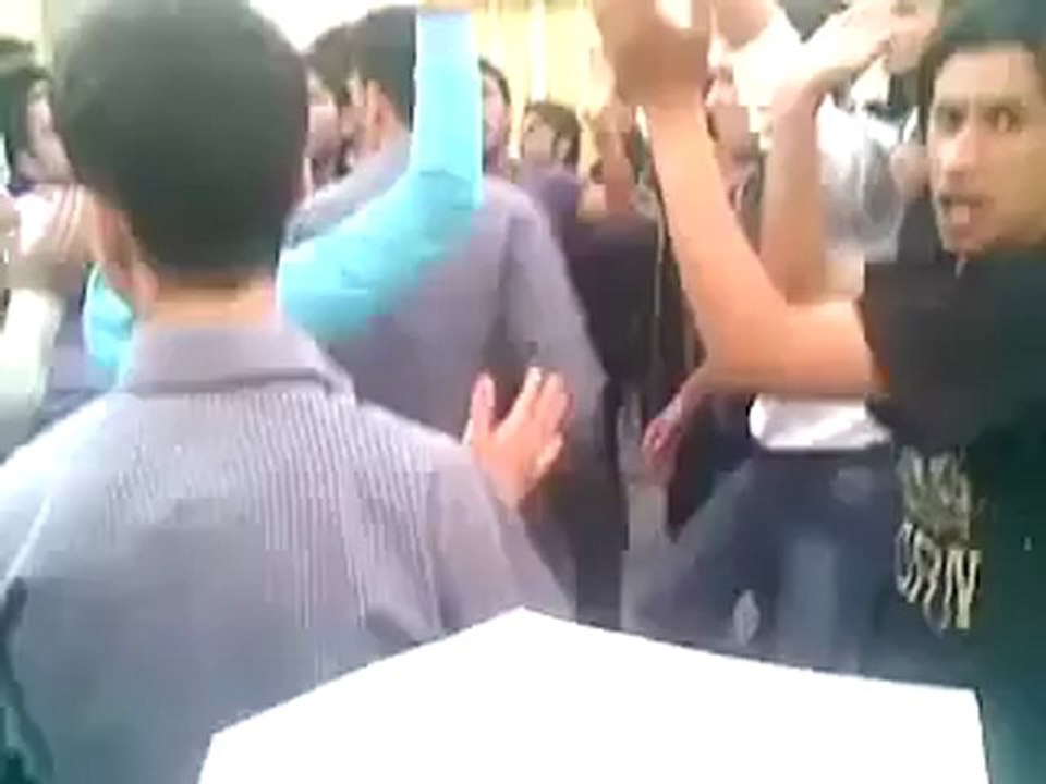 فري برس الرقة الطبقة لحظة وصول جثمان الشهيدعبد الرزاق الراشد28 4 2012 ج1 ALrakka