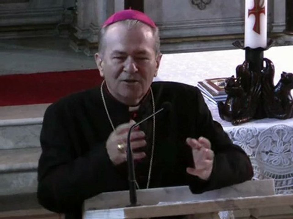 Întâlnirea tinerilor cu ÎPS Ioan Robu. Prima întrebare