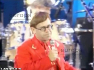 Elton John busca una madre de alquiler