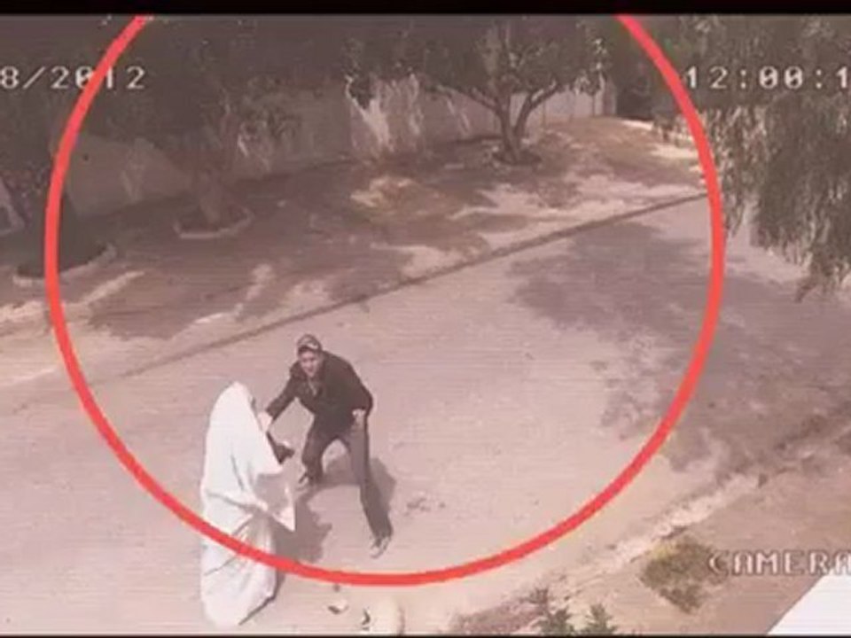 Protec: تونس_ كاميرا ترصد عجوز تُتقن الزمقتال