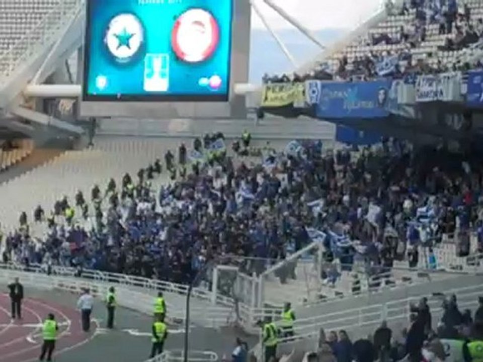 Είσοδος παικτών Ατρόμητου για προθέρμανση