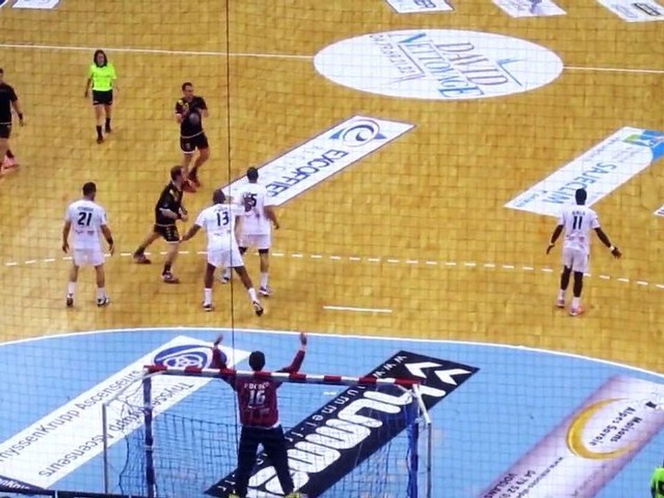 Grégoire Detrez et son tir dans le dos - Chambéry vs Tremblay