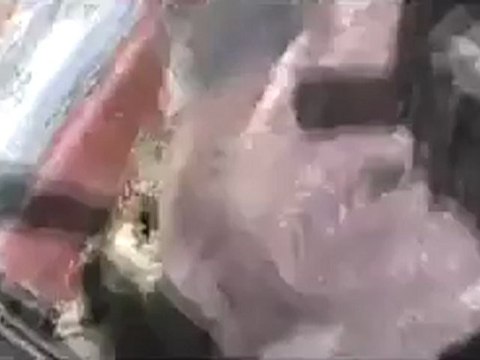 فري برس حمص باب الدريب الشهيد ابراهيم الاجعه علما انه تم ملقاة على الارض منذ 45 يوما تم سحبه اليوم من قيبل اللجنة الدوليين 28 4 2012 Homs