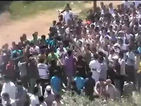 فري برس درعا أم ولد أم النشامى مظاهرة صباحية حاشدة تضامنا مع المدن المنكوبة 28 4 2012 Daraa