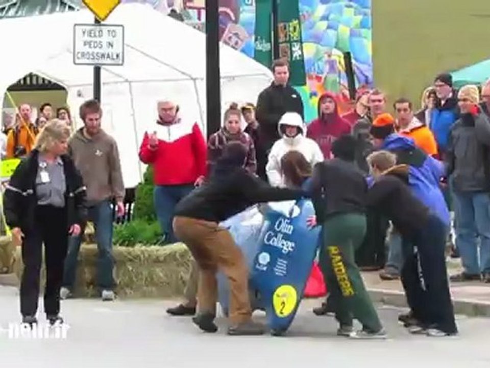 Chute en véhicule à propulsion humaine