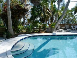 12 Palms Recovery Center Review by Lyndsay | Treatment Programs in Florida