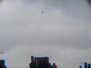 UFO ?Londres. UK.28.04.2012 .(6h15PM)