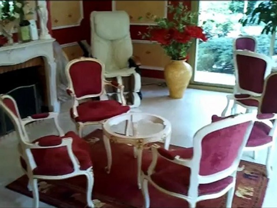 Ensemble canapé, 2 fauteuils, 1 pouf et 8 cabriolets