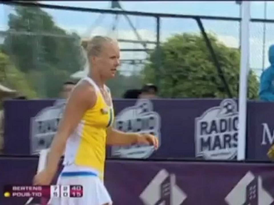 FES: Bertens holt ersten Titel