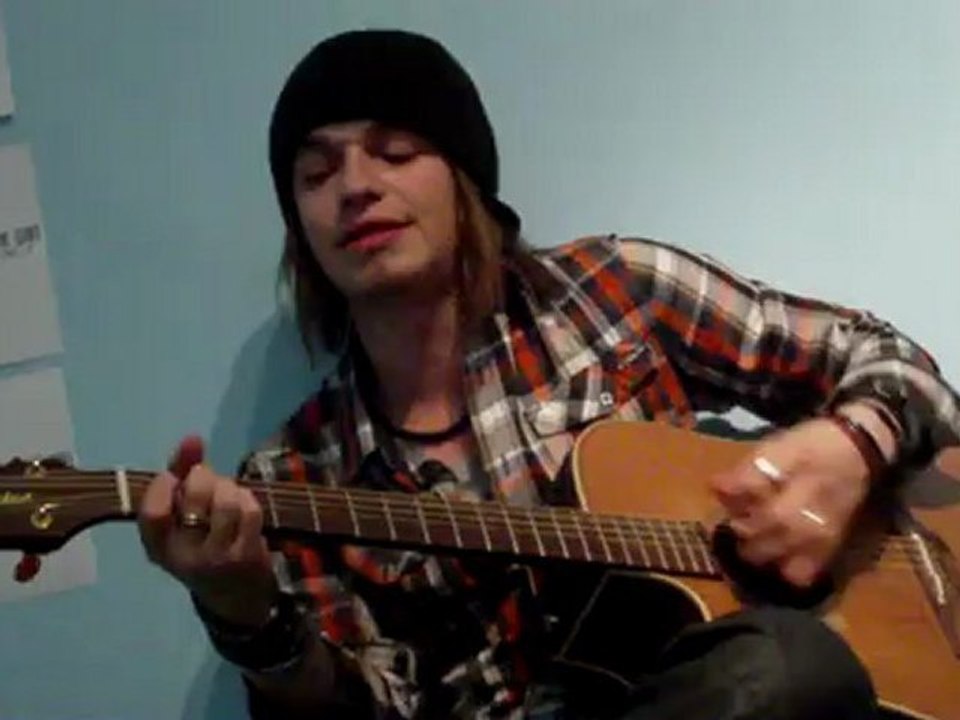 Pierre-Jean (OmEgA) -C'est ma faute (Kyo)- Showcase acoustic à Lyon le 21/04/12