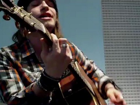 Pierre-Jean (OmEgA) -Baby one more time (B. Spears)- Showcase acoustic à Lyon le 21/04/12