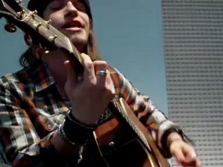 Pierre-Jean (OmEgA) -Baby one more time (B. Spears)- Showcase acoustic à Lyon le 21/04/12