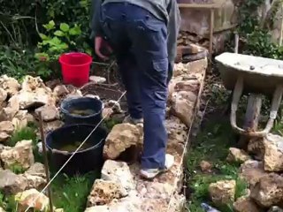 montage d'un mur en pierre meulière