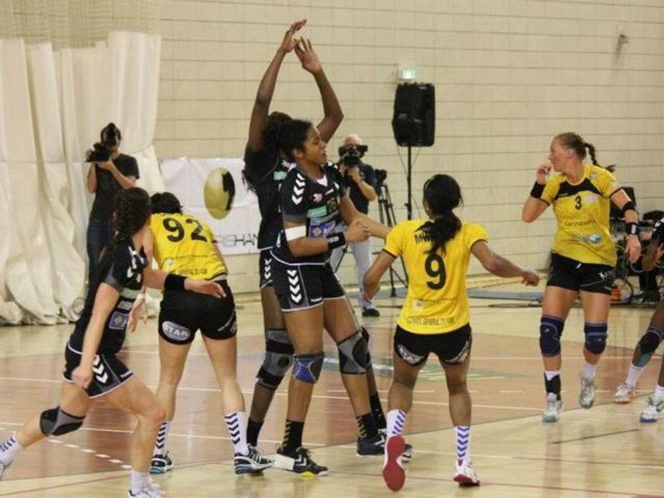 First Cut ISSY PARIS HB - TOULON ST CYR VAR HB