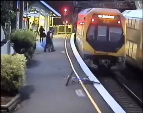 Chute sur les rails du train