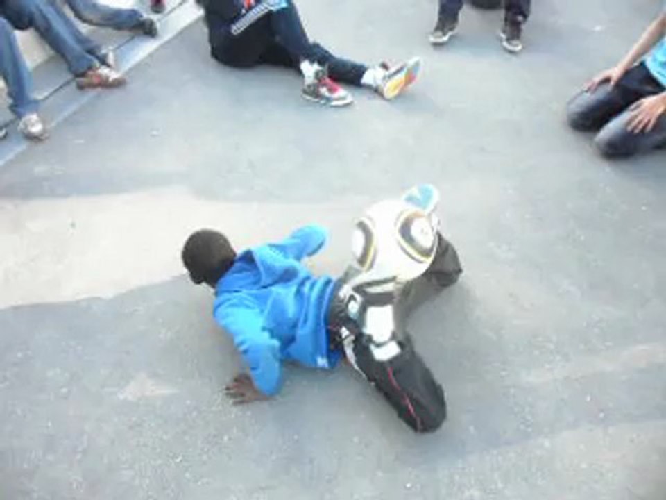 foot freestyle "smurfstyle" by prodige team las the artist challenge fondation PSG