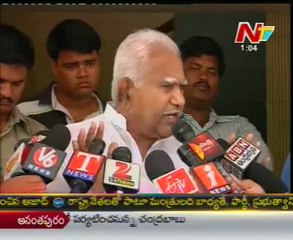 Palvai Govardhan reddy talking to Media
