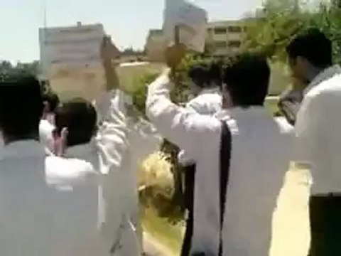 فري برس حماه المحتلة طلاب جامعة خالد بن الوليد كلية طب الأسنان بحماه 4 26 2012 Hama