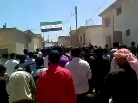 فري برس ادلب مظاهرة في قرية معرشمارين ريف المعرة الشرقي 29 4 2012 Idlib