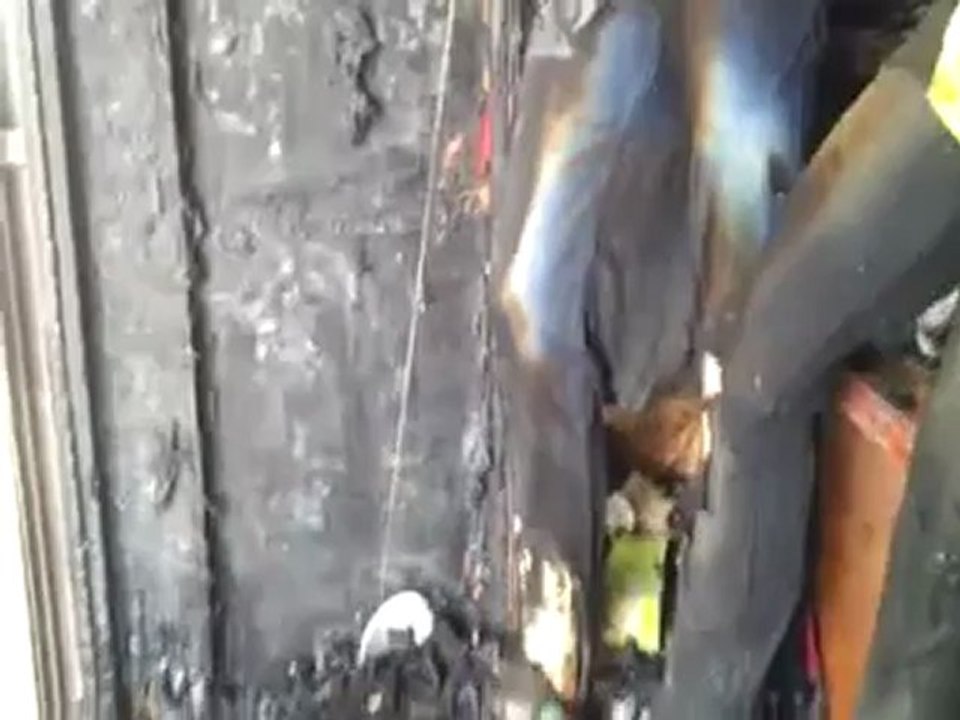 فري برس حماه المحتلة حماه ساحة العاصي احراق محل من قبل كتائب الاسد  ج1 Hama