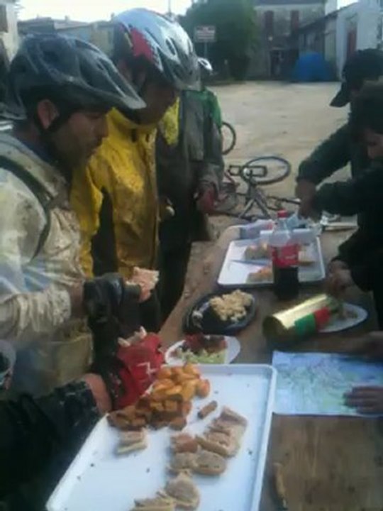 VTT Rando de Créon 2012 ,enfin un ravitaillement dans cette galére!!!!