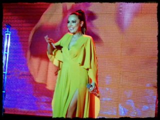 Ebru Gündeş Tek Tabanca
