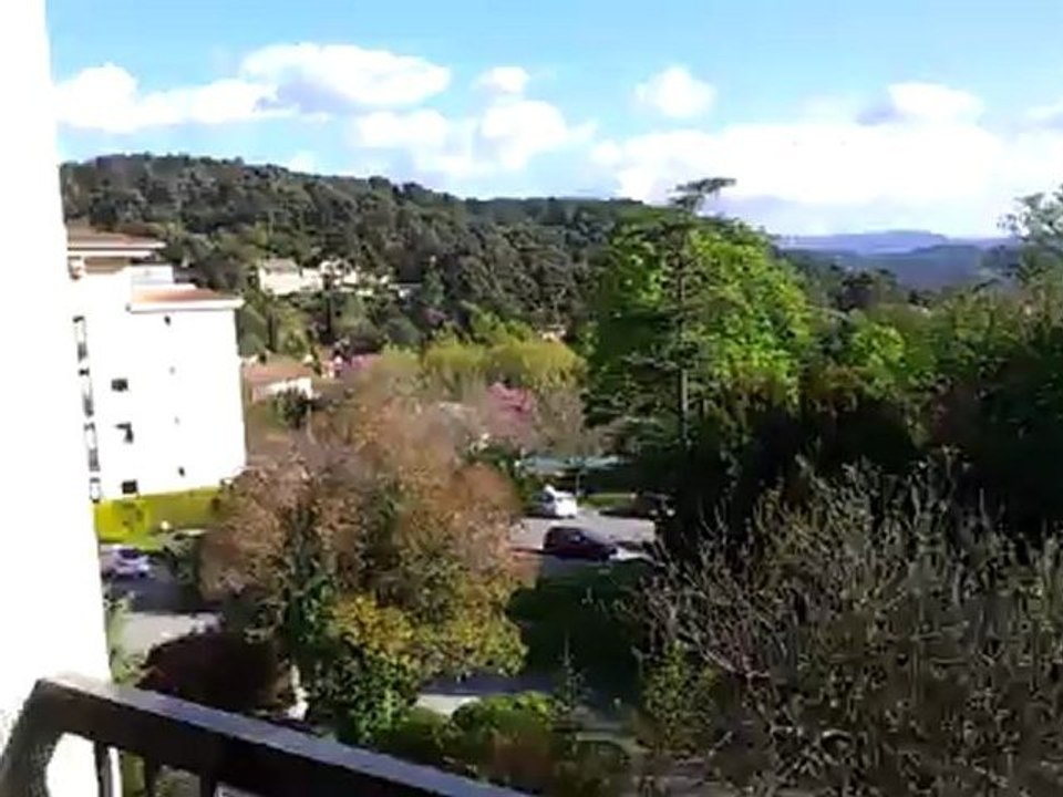 T4 105M2 TERRASSE 21M2 RESIDENCE CALME ARBOREE 539000€ AIX EST SALON