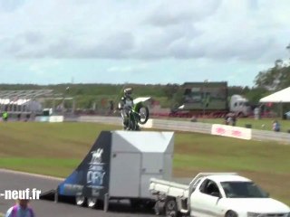 Accident en moto avec un saut en rampe