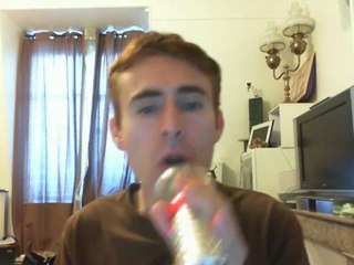 Wiwi égratigne "la tour Eiffel" de Mikado