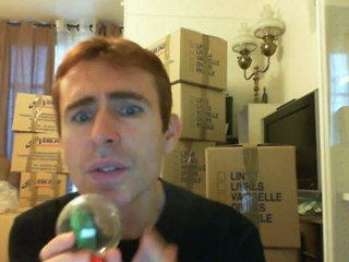 Wiwi égratigne "love has left your eye" de Titiyo